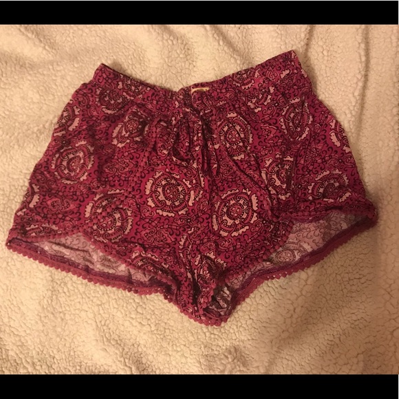 Hollister Pants - Hollister flowy tulip shorts